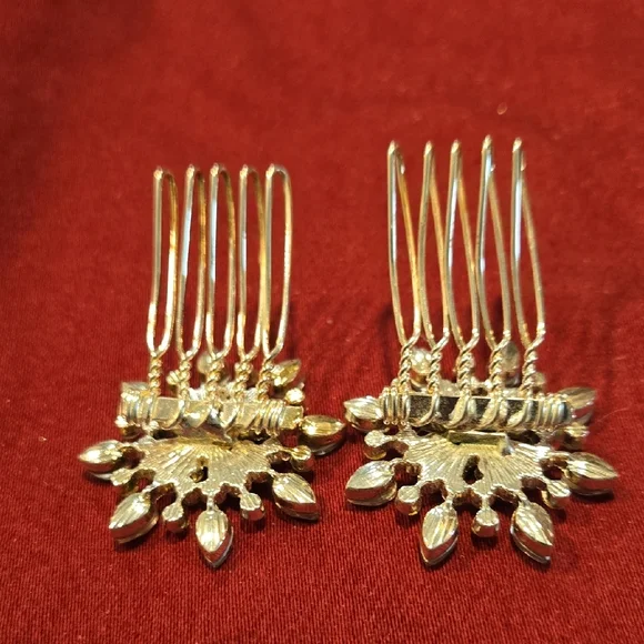 Elegant Silver Hair Comb Set with Crystal Accents - Picture 4 of 7